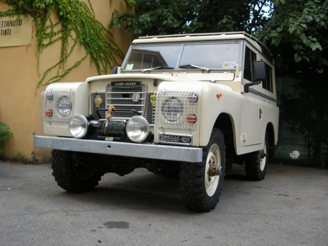 Land Rover 88 